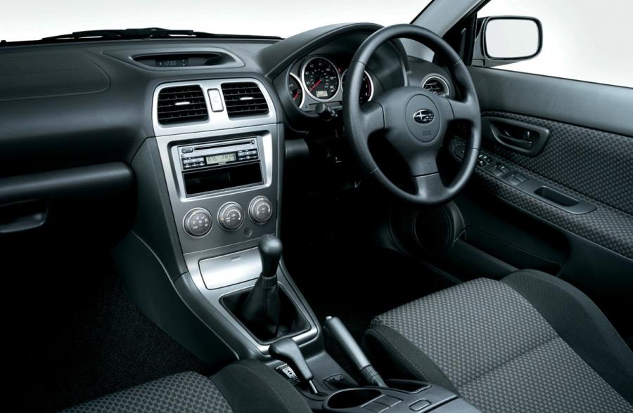 Торпедо Subaru Impreza Sport Wagon 2003 года  (UK) (фото 2 из 4)